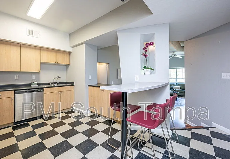 2421 W Horatio St #838 — Photo 9