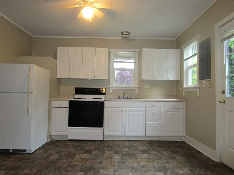 3305 Tarabochia St — Photo 3