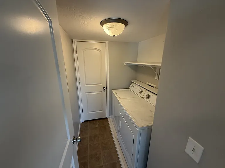 999 Village River Ln #B8 — Photo 21
