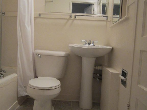 4th image of 204 16th Ave S APT 2