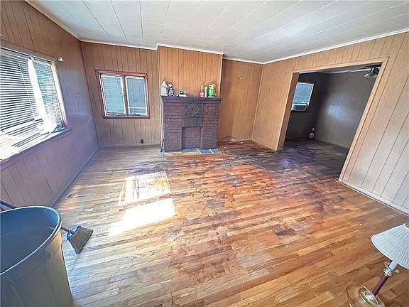 4th image of 236 E Crawford Ave
