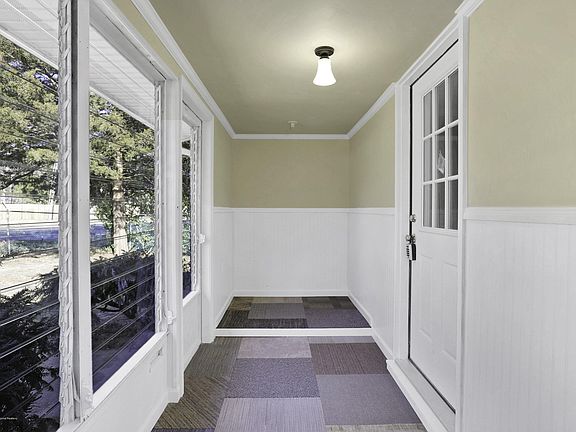 2nd image of 551A Sheffield Ct #100A