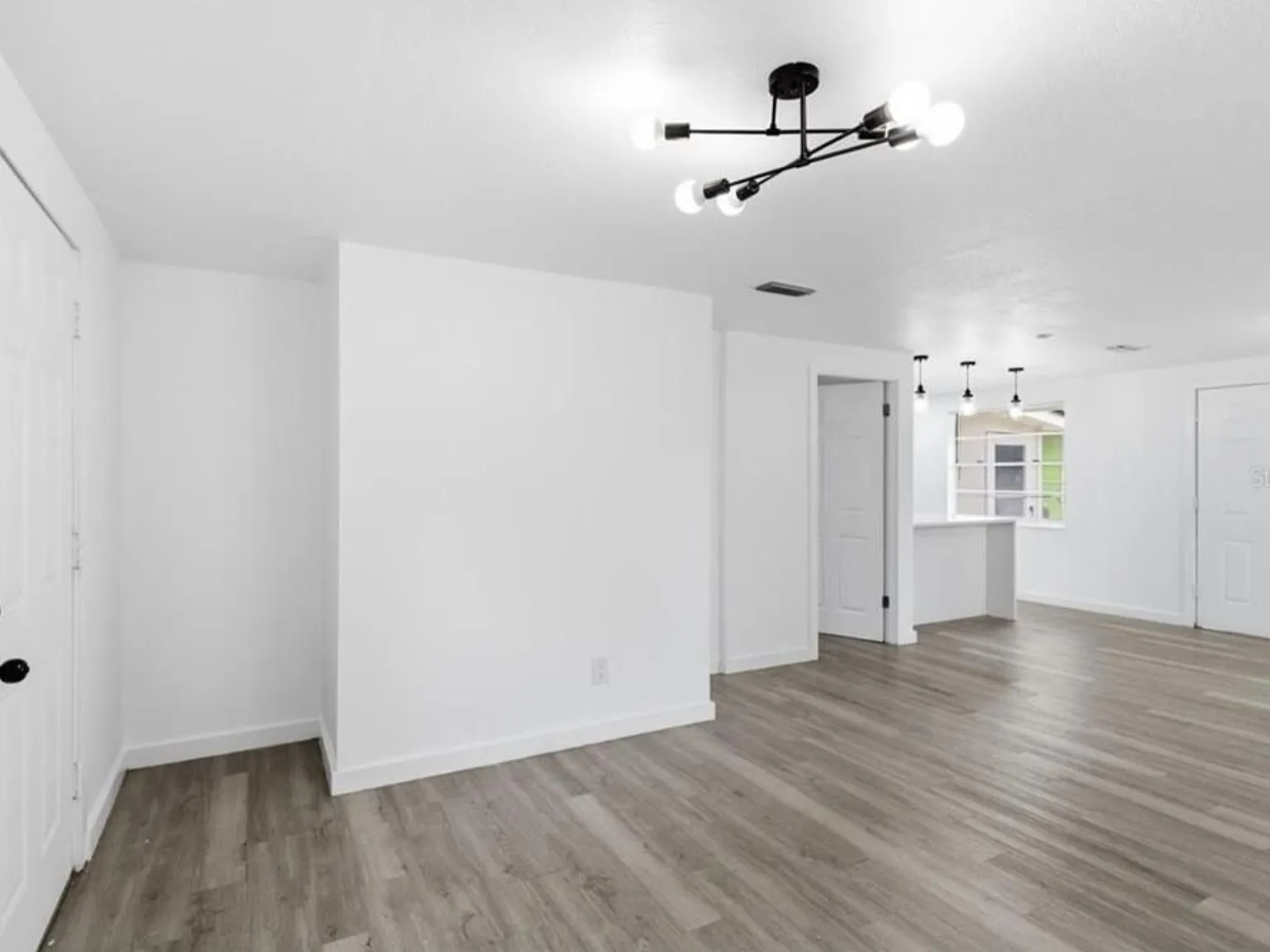 4 bed, 2.0 bath, 1404 sqft, $2,450 — Photo 4
