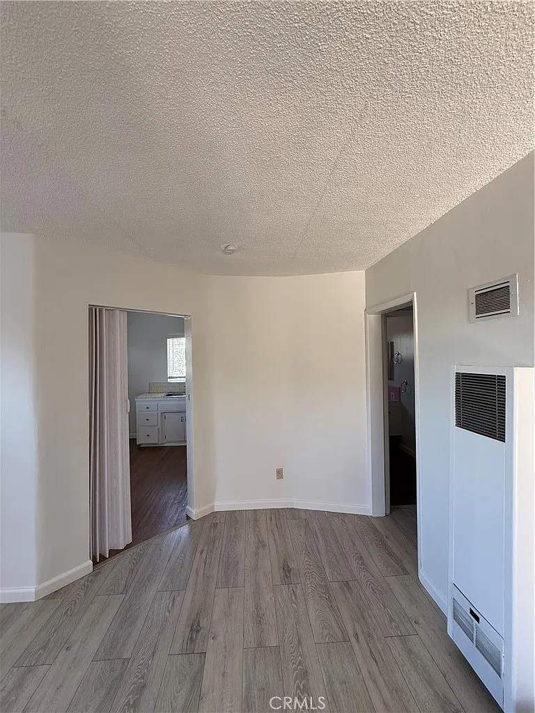 2 bed, 750 sqft, $2,400 — Photo 4