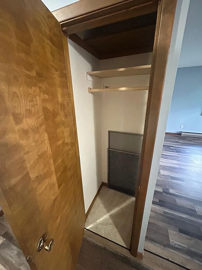 Gorgeous 2-Bedroom Apartment with Garage in a Quiet Neighborhood — Photo 4