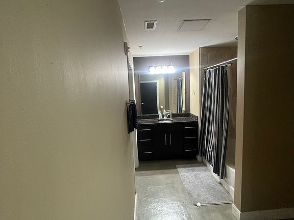 2nd image of 831 S Flores St Ste 2204