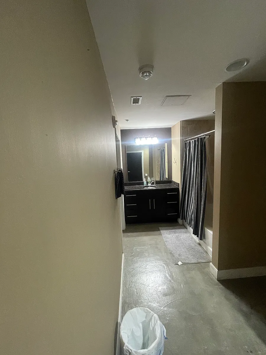 Building Photo - 831 S Flores St #2204