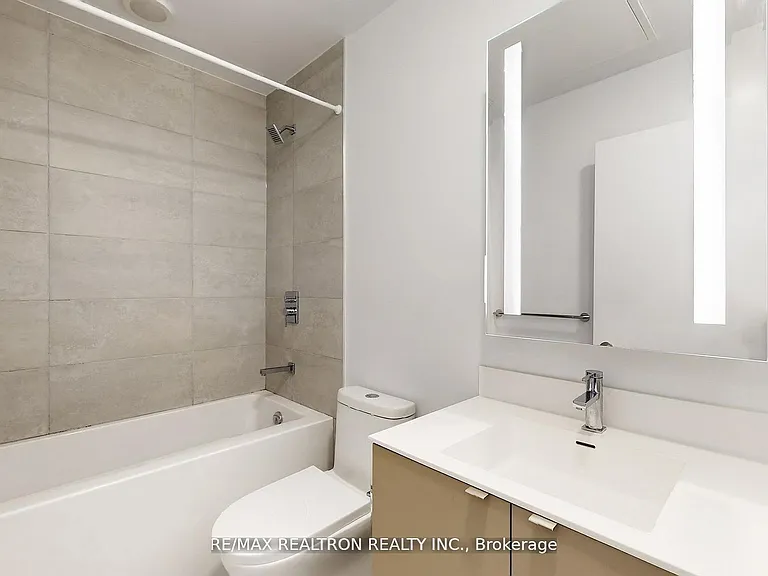 500 Dupont St #301 — Photo 37