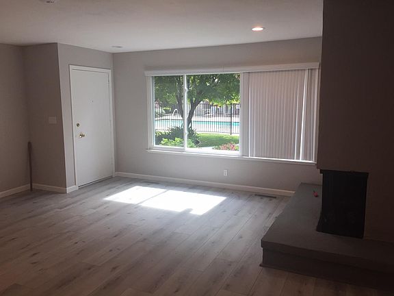 3rd image of 2135 Ascot Dr APT 21