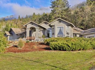 375 Hasis Dr, Grants Pass, OR 97526