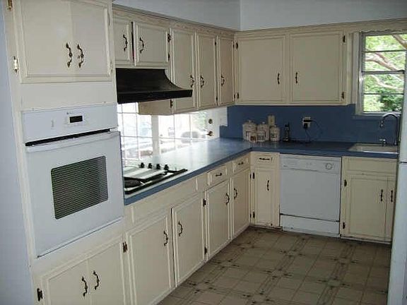 3rd image of 10667 Lakemere Dr