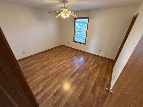 5th image of 392 Joyce Ave