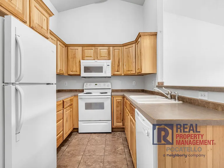 295 La Valle Strada — Photo 4