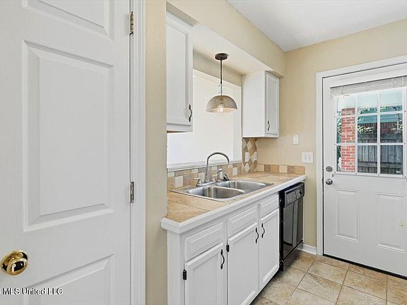 11th image of 3687 Flynn Dr
