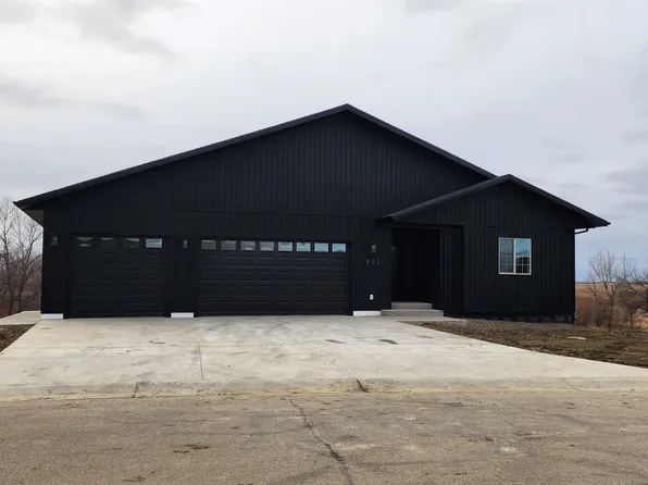 905 Surrey Ave, Surrey, ND 58785