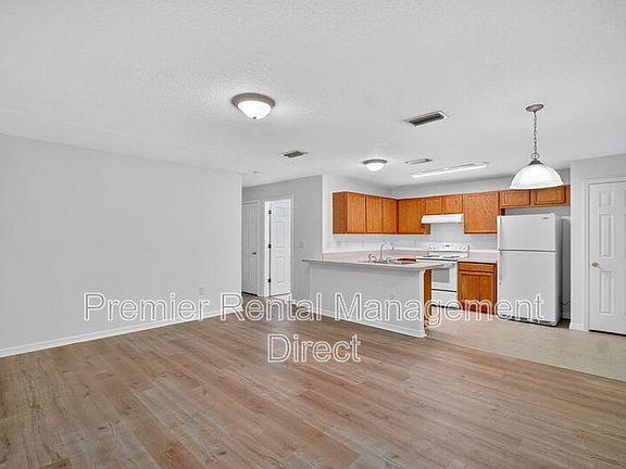 4th image of 525 Paulling Dr #1