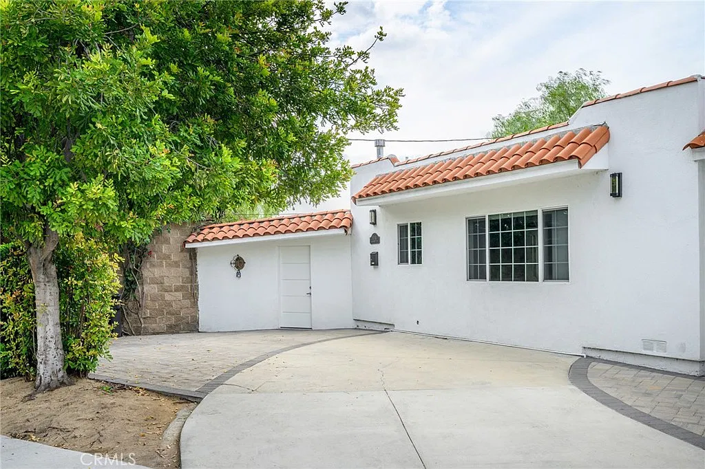 1 bed, 550 sqft, $2,300 — Photo 1