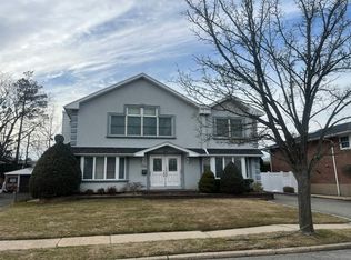 130 Ketchams Rd, Syosset, NY 11791