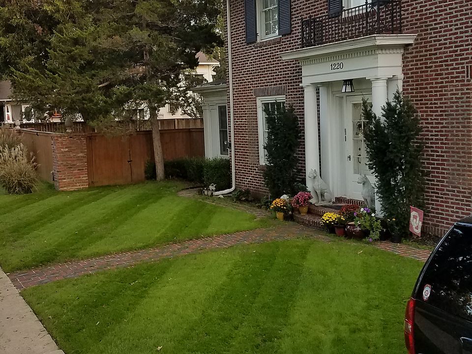 2nd image of 1220 E 9th St