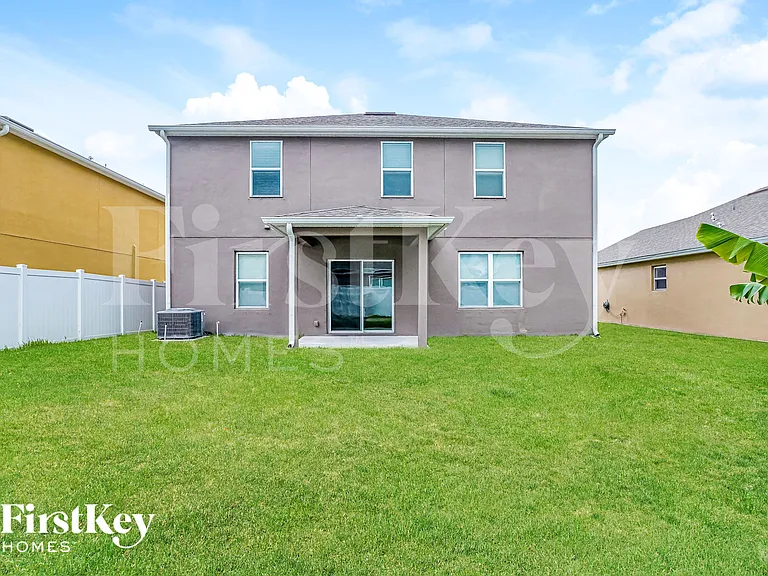924 Ambergate St — Photo 15