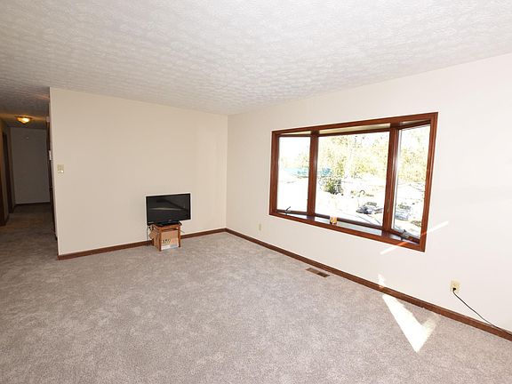 4th image of 403 Vista Dr