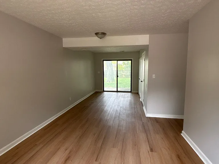 418 Lyndon Ln — Photo 21