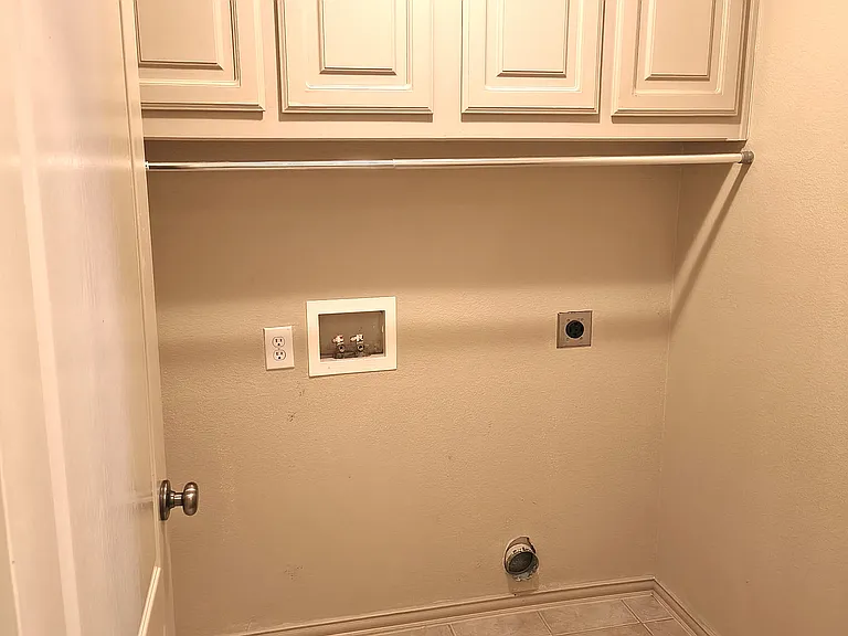 5725 Swords Dr — Photo 10