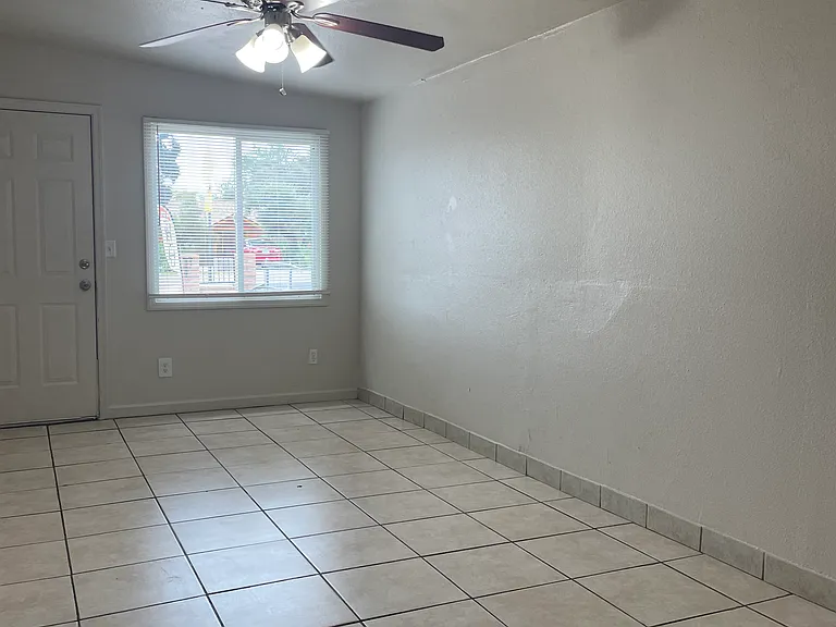 3348 E Cambridge Ave — Photo 6