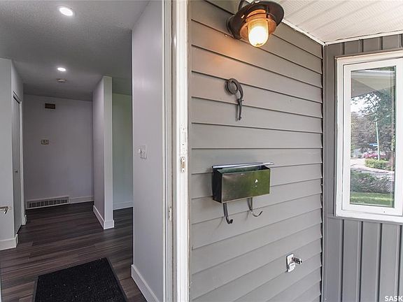 4th image of 61 Bannister AVENUE