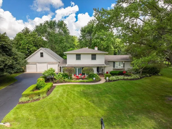 25482 W Lake Shore Dr, Barrington, IL 60010