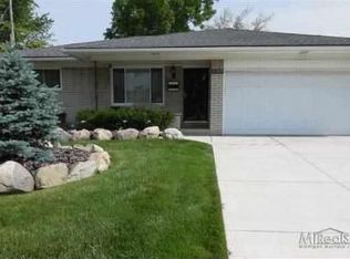 11289 Engleman Rd, Warren, MI 48089