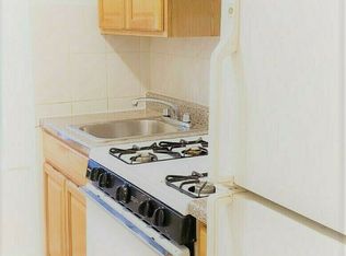 3118 34th St APT 4, Astoria, NY 11106
