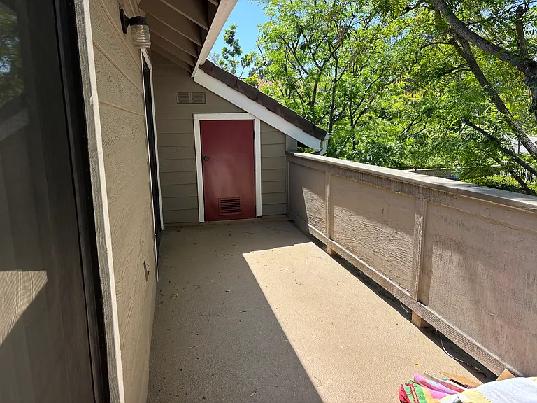 1095 Shadowridge Dr — Photo 10
