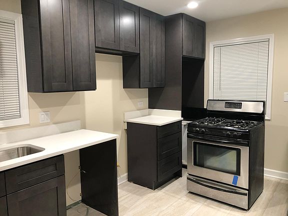 3rd image of 8732 S Blackstone Ave #1