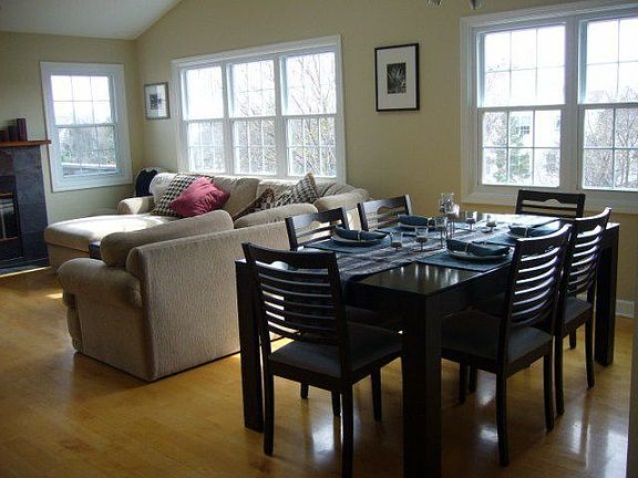Living Room 23x14 combo w/ dining area