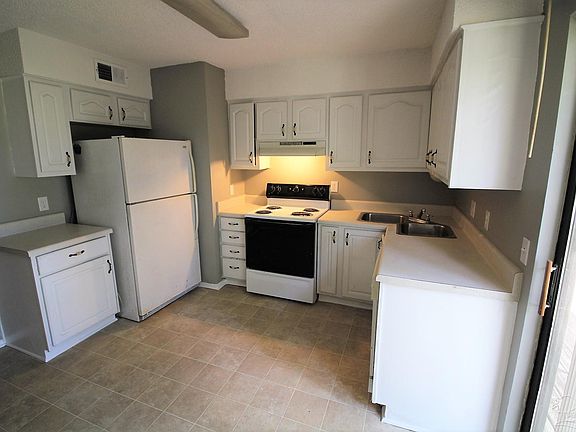 5th image of 2811 Langley Ave APT 214