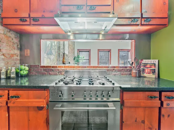 463 West 47th Street image 10 of 27