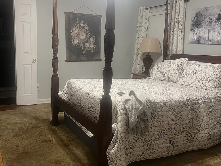 Main bedroom _ four-poster bed with ceiling fan