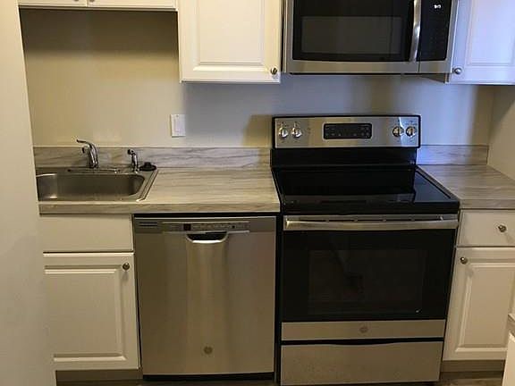 4th image of 1025 Hancock St APT 9J