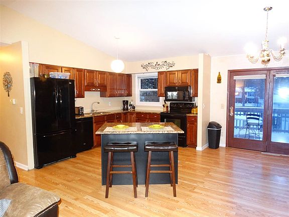 3rd image of 25 Jo Ann Ct