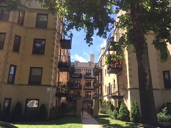 2nd image of 6508 N Claremont Ave #2E