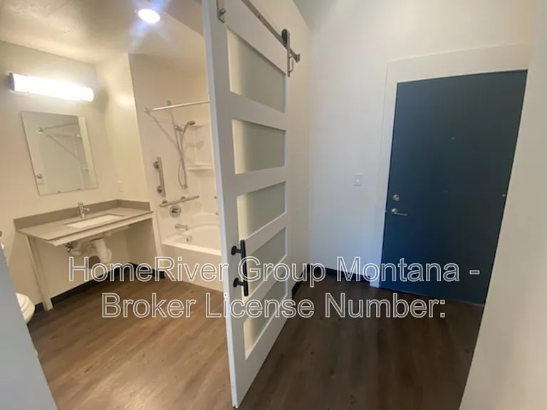 320 Clay St #102 — Photo 7