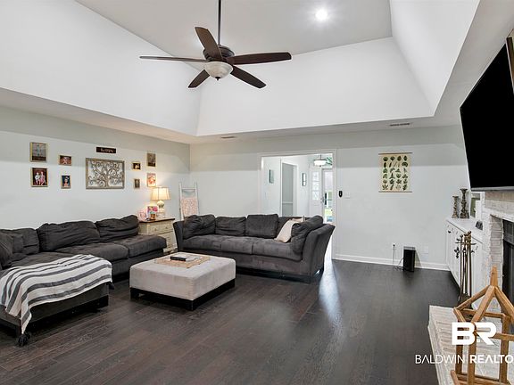 3rd image of 103 Lancaster Way