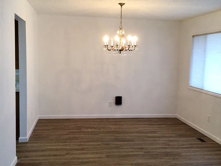2722 E McLoughlin Blvd — Photo 4