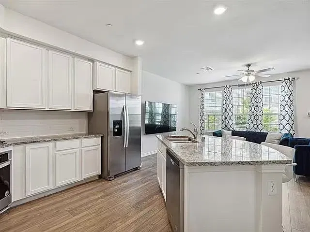 Burr Oak Dr, Lewisville — Photo 2