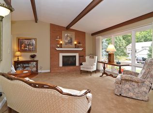 1857 Adele St N, Maplewood, MN 55109