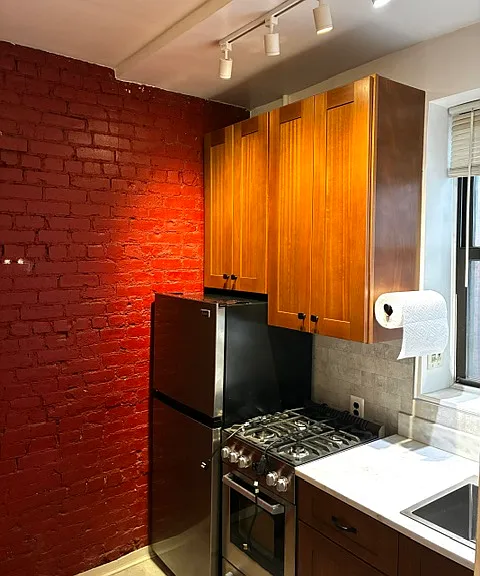 209 E 81st St #4C — Photo 7