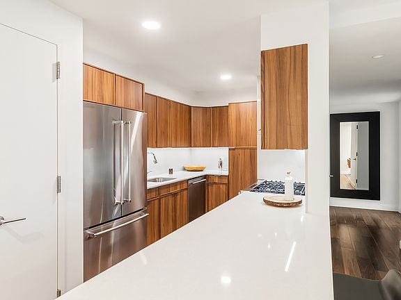 4th image of 440 Washington St APT 505