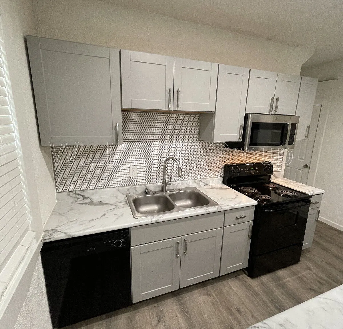3 bed, 1.0 bath, 1300 sqft, $1,300 — Photo 3