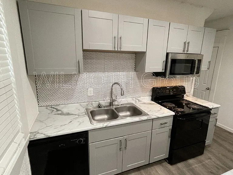 12 N Randolph St — Photo 9